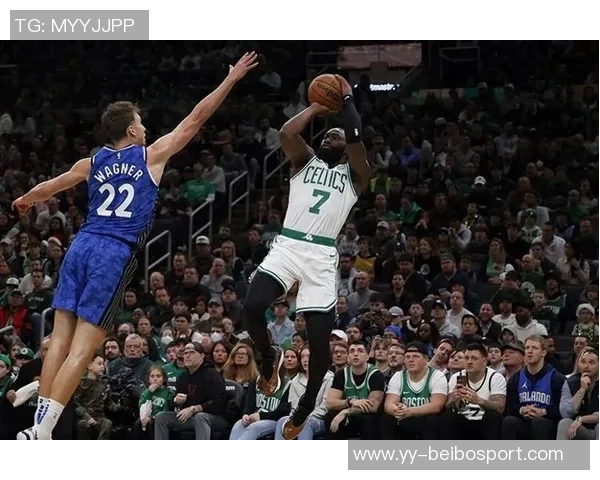 杰伦布朗称赞球队篮板保护表现出色为胜利奠定基础