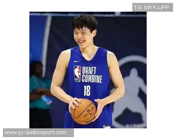 杨瀚森连续三场未能上场比赛仍在替补席上等待机会