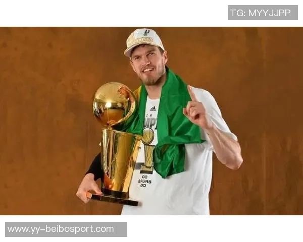 罗威评价斯普利特:低调务实的教练值得信赖愿与之并肩作战 罗威评价斯普利特:低调务实的教练值得信赖愿与之并肩作战